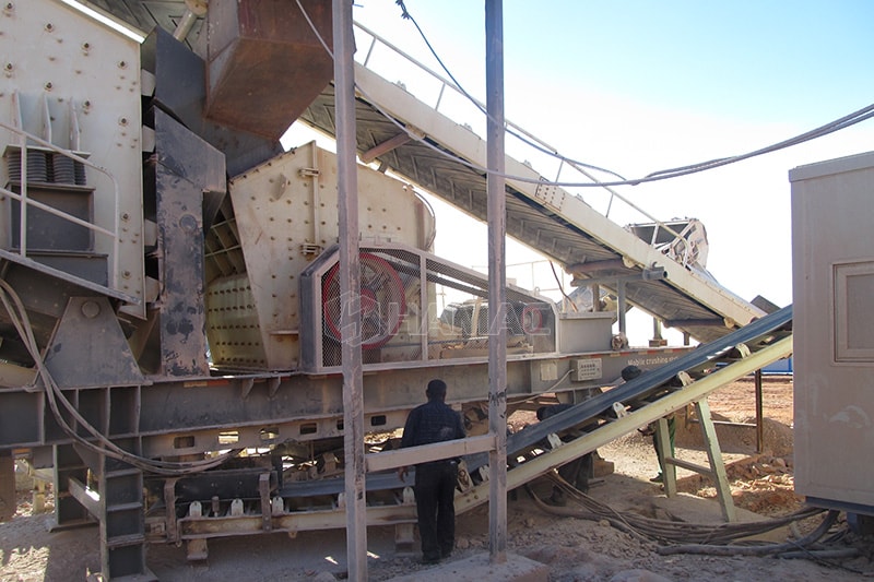 Impact crusher mobile sedang bekerja di Aljazair