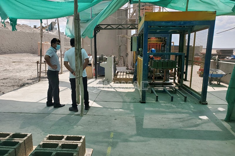 QT4-15 Mesin Pembuat Balok Beton Berfungsi di Ica, Peru