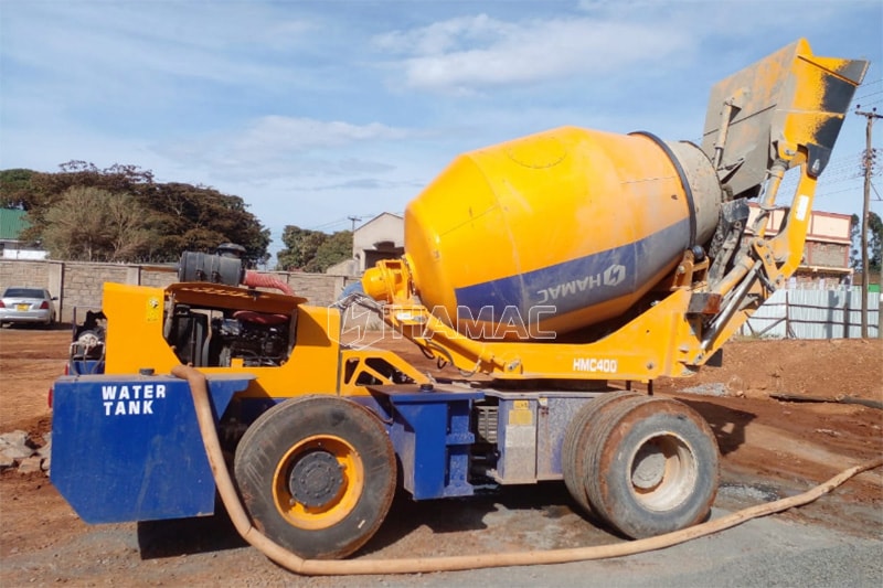 Mixer Beton Swa-pemuatan 4.0m3 bekerja untuk bangunan di Kenya
