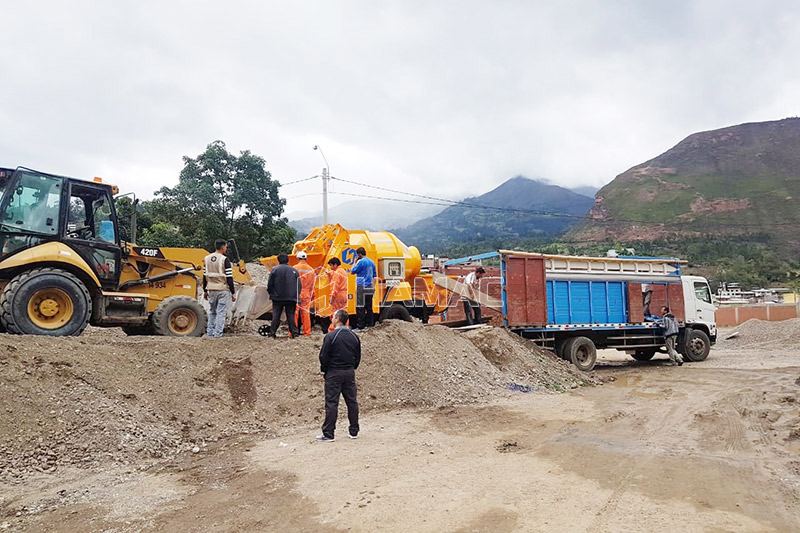 Bagaimana cara kerja mixer beton dengan pompa untuk dijual?